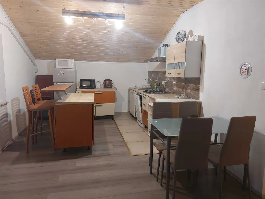 Apartman 4 osobe, 2 spavaće sobe, naselje Vrulje, zadarska županija