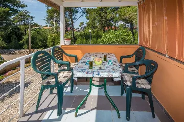 Two-Bedroom Apartment in Vir for 4-5 Guests