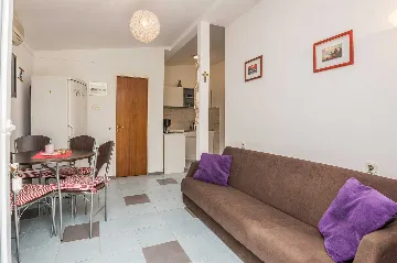 Two-Bedroom Apartment in Vir for 4-5 Guests