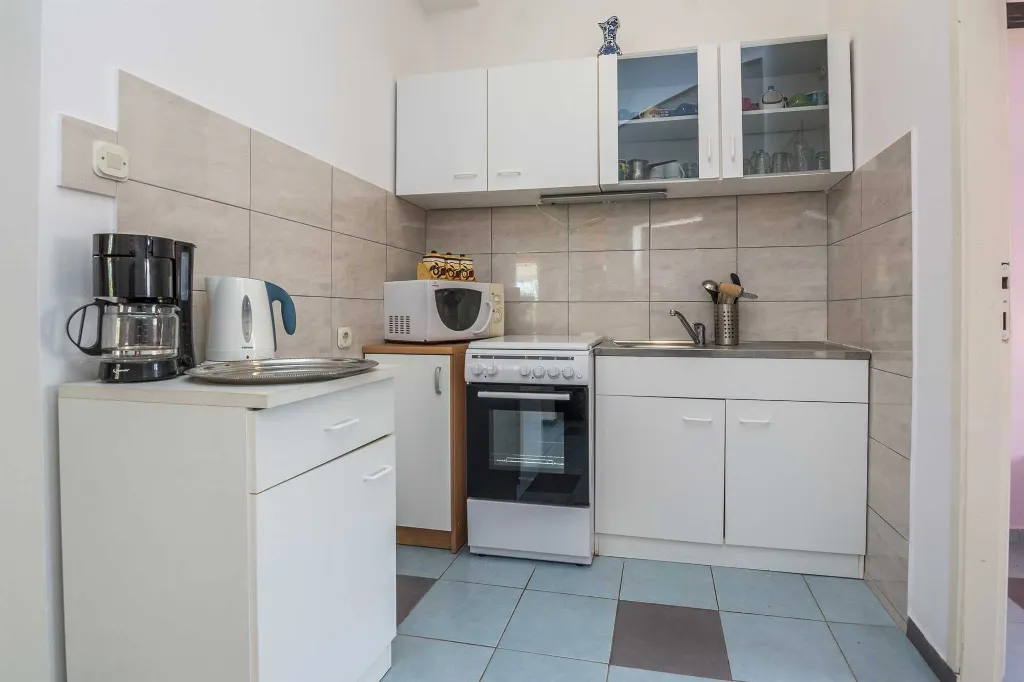 Two-Bedroom Apartment in Vir for 4-5 Guests