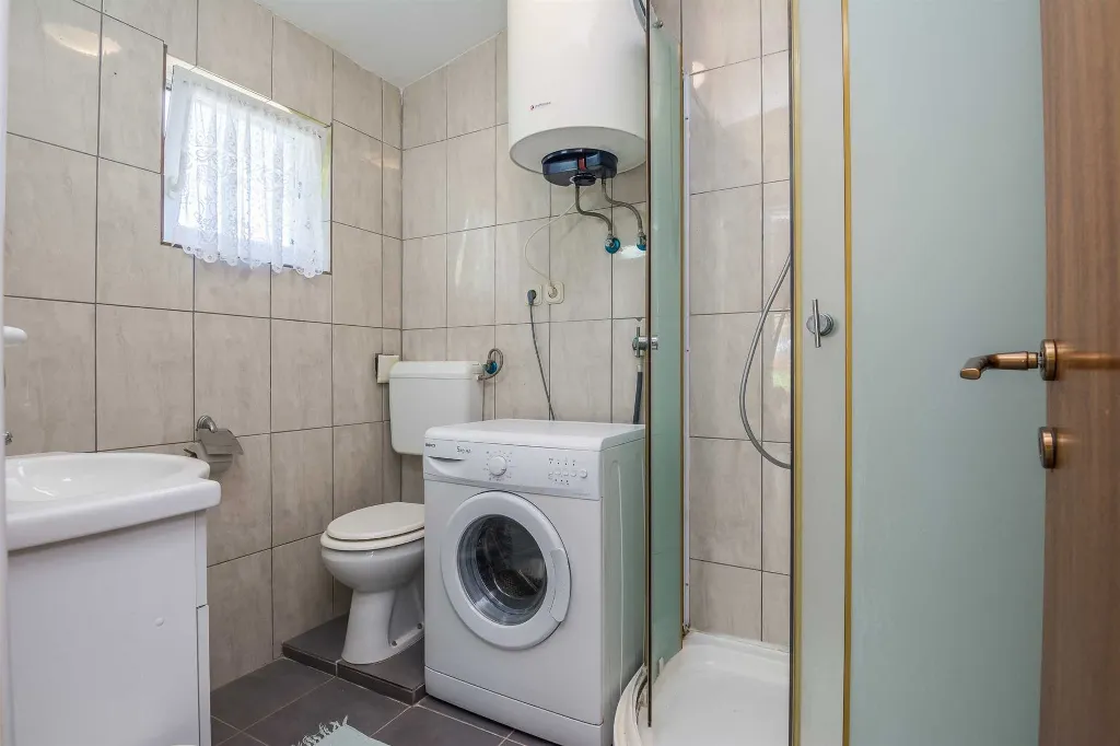 Two-Bedroom Apartment in Vir for 4-5 Guests
