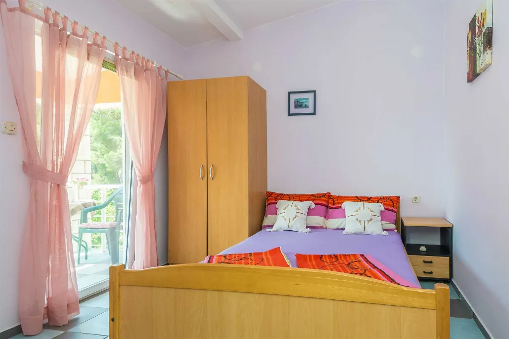 Two-Bedroom Apartment in Vir for 4-5 Guests