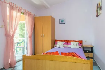 Two-Bedroom Apartment in Vir for 4-5 Guests