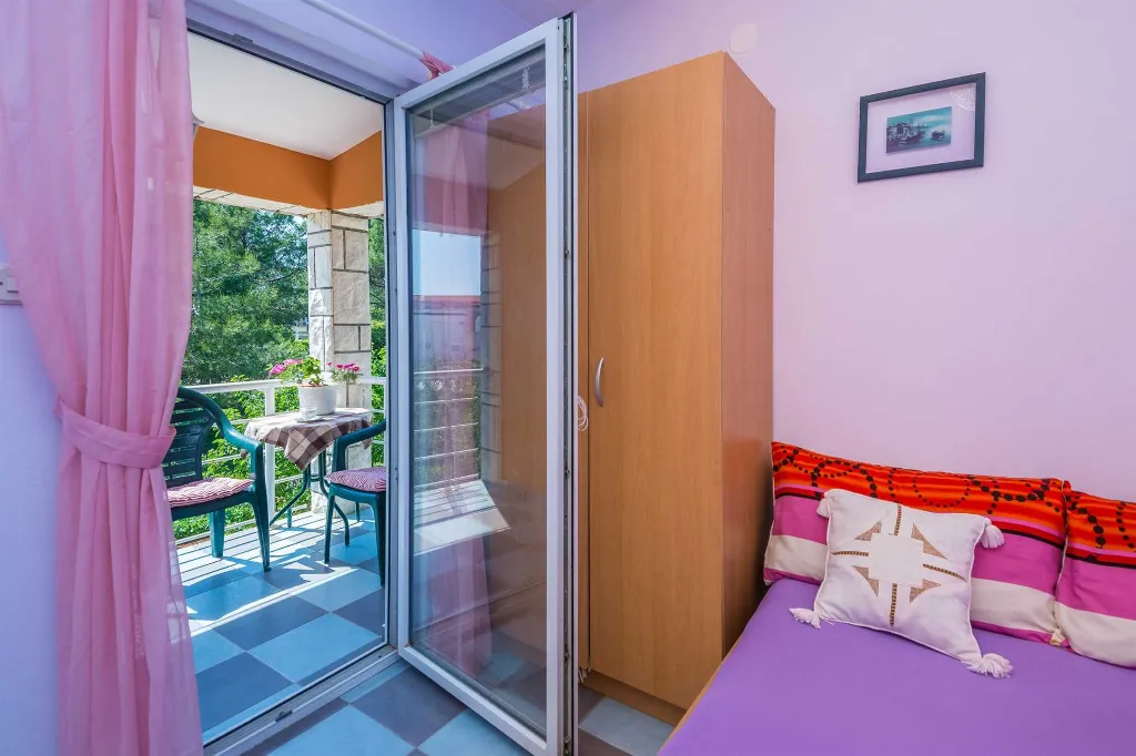 Two-Bedroom Apartment in Vir for 4-5 Guests