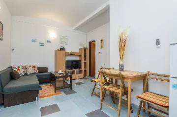 Two-Bedroom Apartment in Vir for 5 Guests