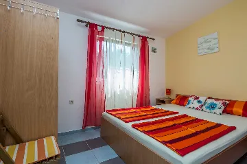 Two-Bedroom Apartment in Vir for 5 Guests