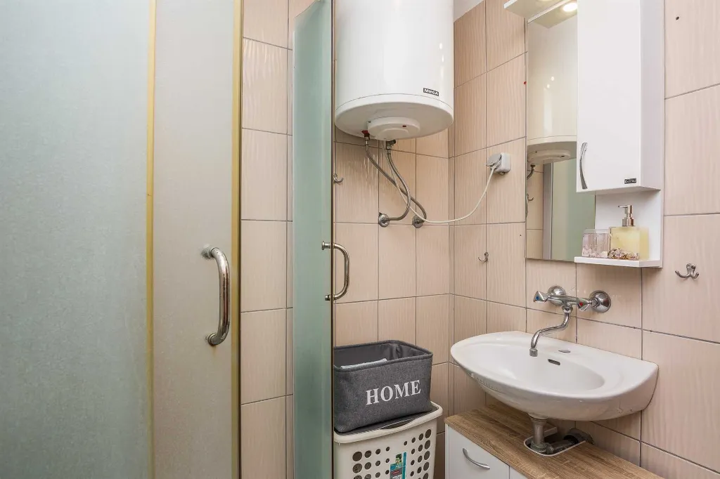 Two-Bedroom Apartment in Vir for 5 Guests