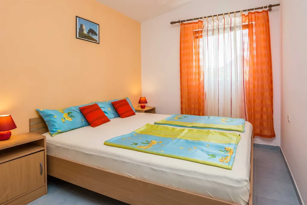 Two-Bedroom Apartment in Vir for 5 Guests