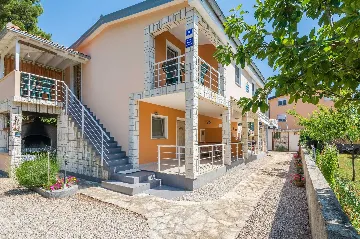 Two-Bedroom Apartment in Vir for 5 Guests