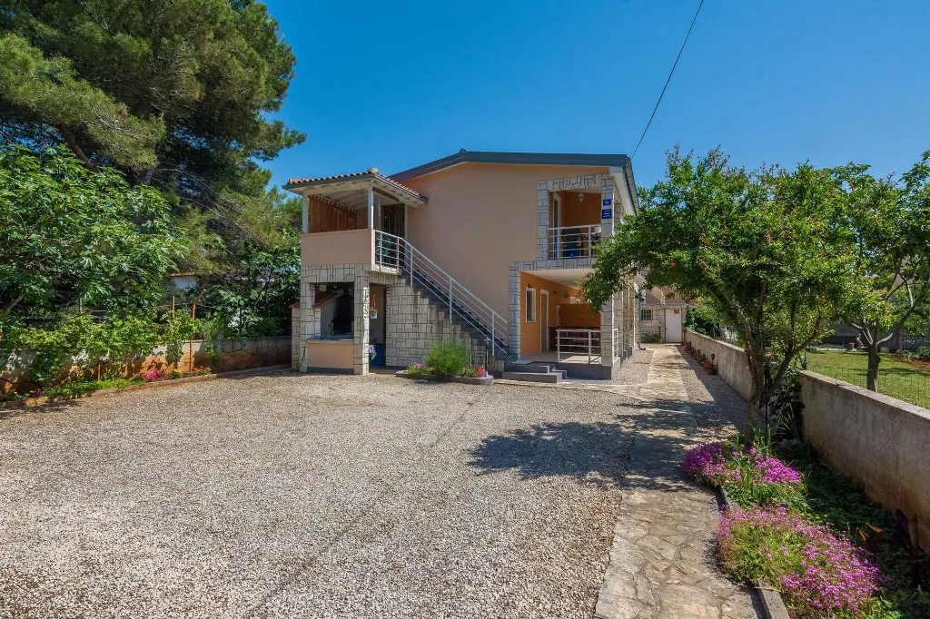 Two-Bedroom Apartment in Vir for 5 Guests