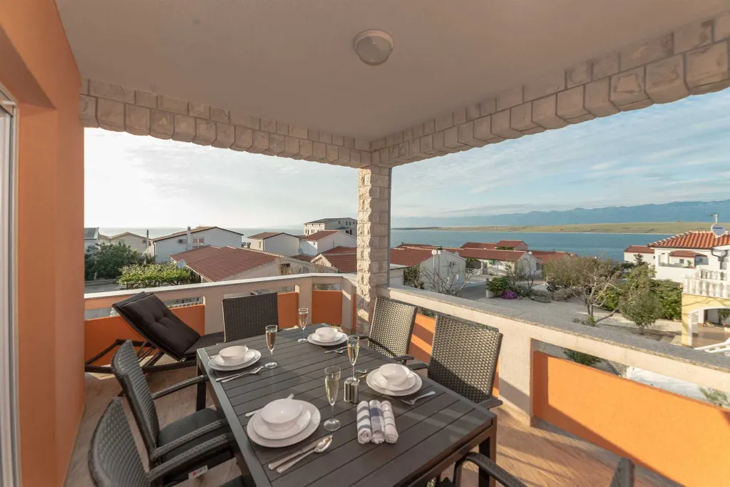 Air-Conditioned 2-Bedroom Apartment in Vir