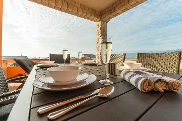 Air-Conditioned 2-Bedroom Apartment in Vir