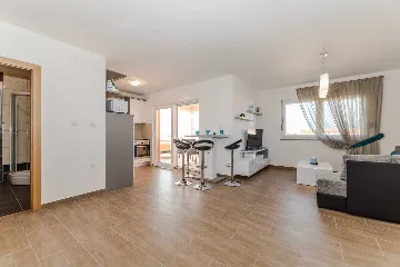 Air-Conditioned 2-Bedroom Apartment in Vir
