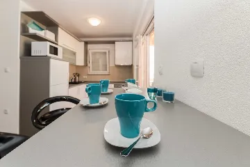 Air-Conditioned 2-Bedroom Apartment in Vir