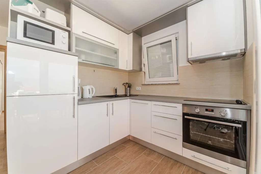 Air-Conditioned 2-Bedroom Apartment in Vir