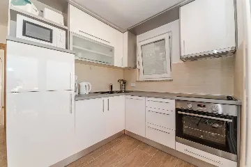 Air-Conditioned 2-Bedroom Apartment in Vir