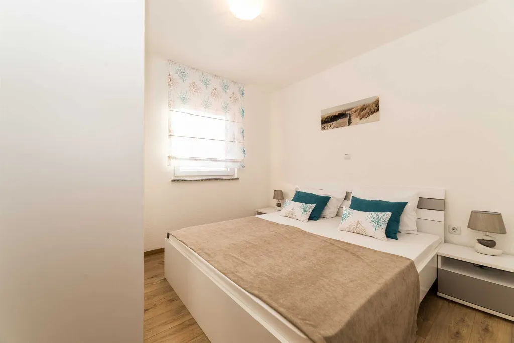 Air-Conditioned 2-Bedroom Apartment in Vir