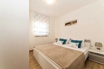 Air-Conditioned 2-Bedroom Apartment in Vir