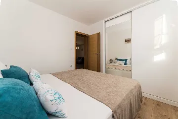 Air-Conditioned 2-Bedroom Apartment in Vir