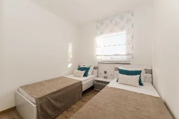 Air-Conditioned 2-Bedroom Apartment in Vir