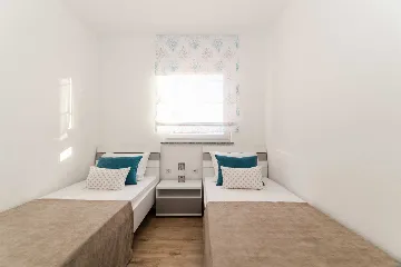 Air-Conditioned 2-Bedroom Apartment in Vir