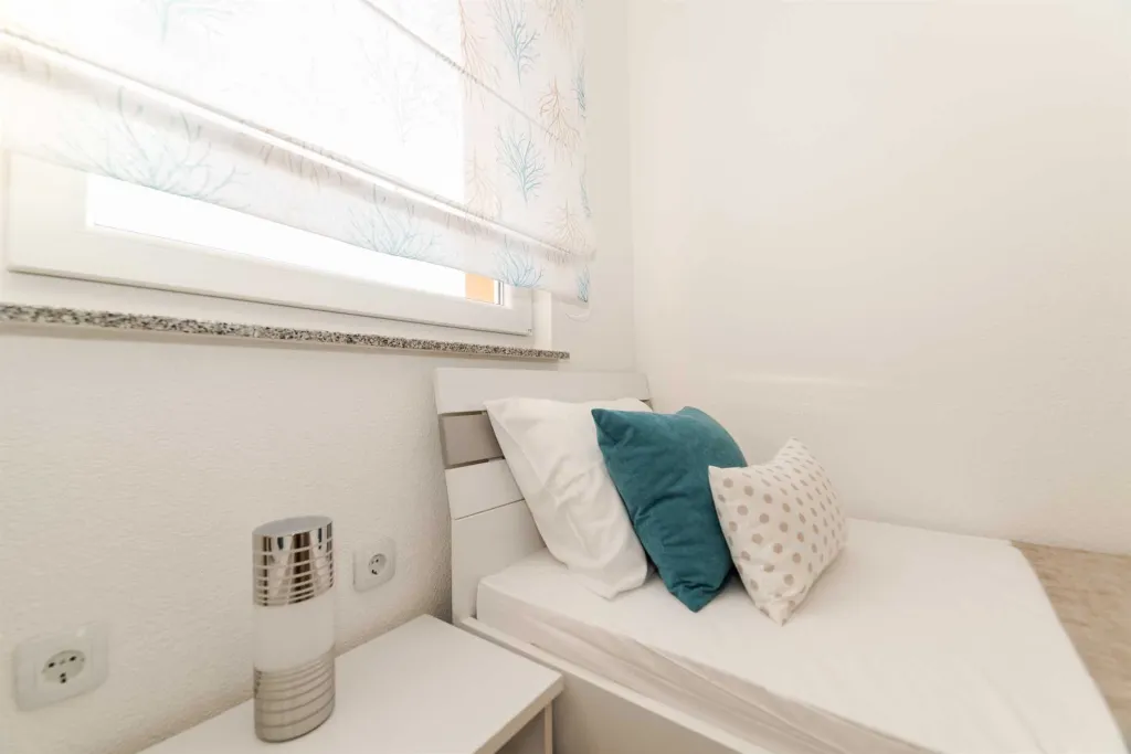 Air-Conditioned 2-Bedroom Apartment in Vir