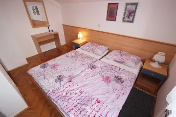 Vir 1-Bedroom Apartment for 2–4 Guests