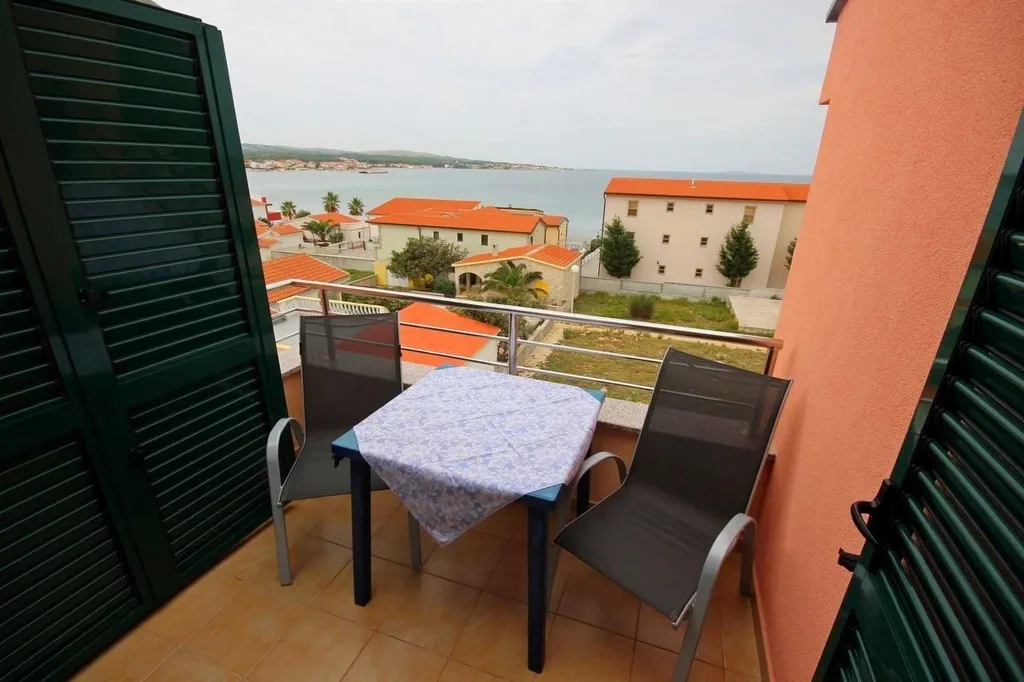 Vir 1-Bedroom Apartment for 2–4 Guests