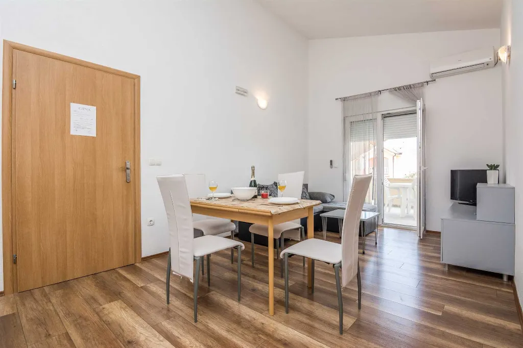 Air-Conditioned Apartment with Balcony in Vir