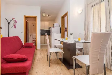 Air-Conditioned Apartment for 2-4 Guests in Vir