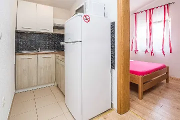 Air-Conditioned Apartment for 2-4 Guests in Vir