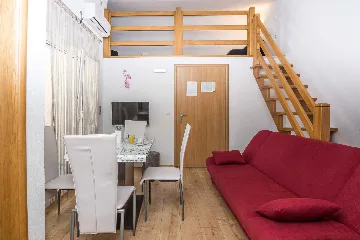 Air-Conditioned Apartment for 2-4 Guests in Vir