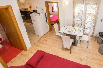 Air-Conditioned Apartment for 2-4 Guests in Vir