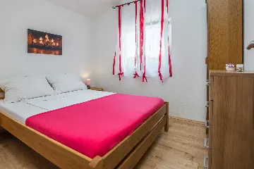 Air-Conditioned Apartment for 2-4 Guests in Vir