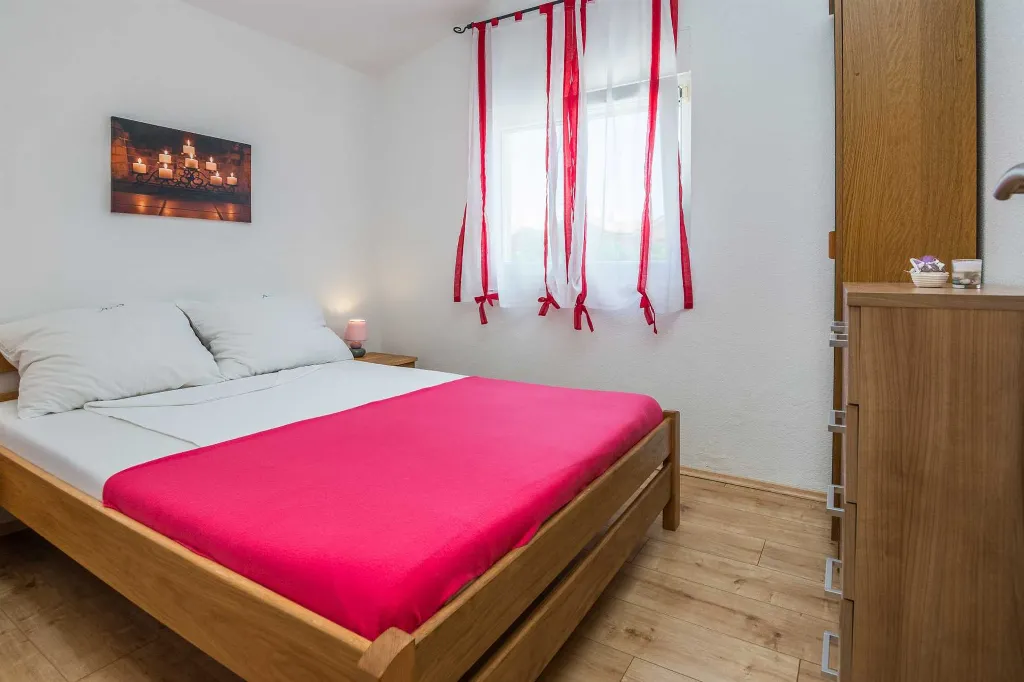 Air-Conditioned Apartment for 2-4 Guests in Vir
