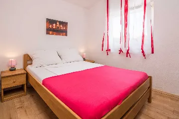 Air-Conditioned Apartment for 2-4 Guests in Vir