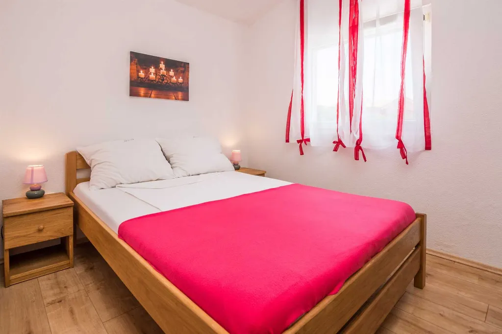 Air-Conditioned Apartment for 2-4 Guests in Vir