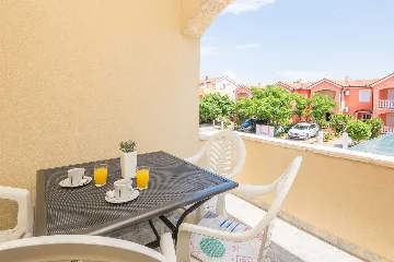 Air-Conditioned Apartment for 2-4 Guests in Vir