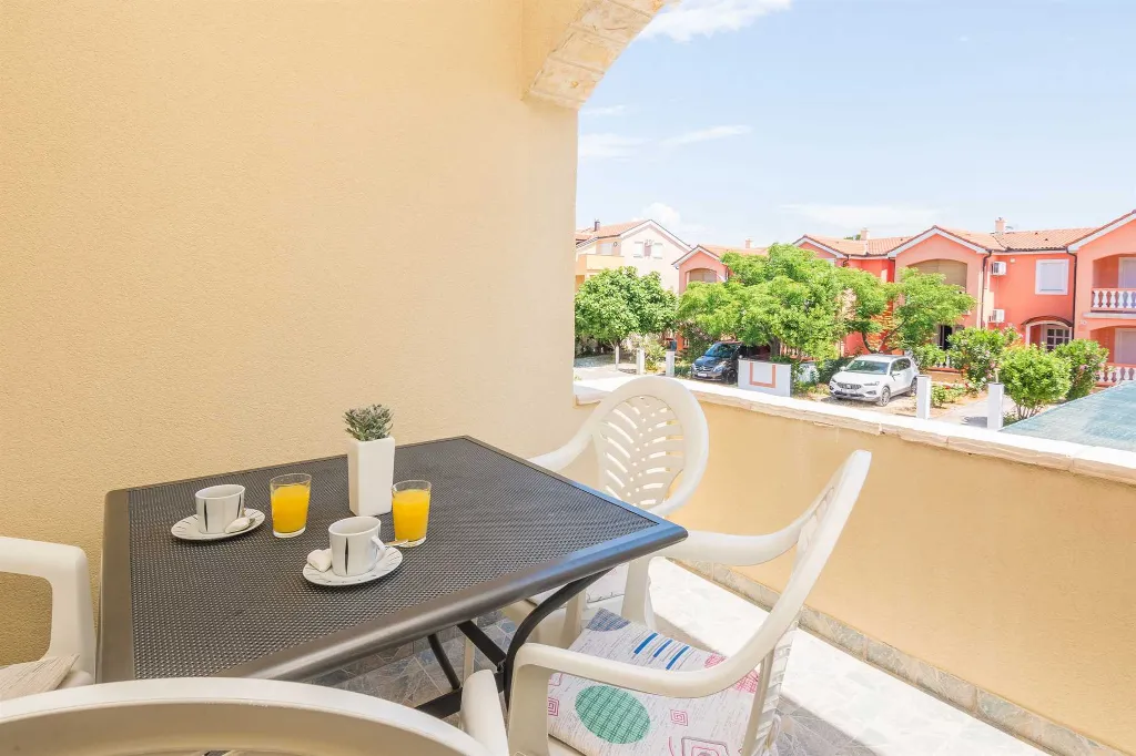 Air-Conditioned Apartment for 2-4 Guests in Vir