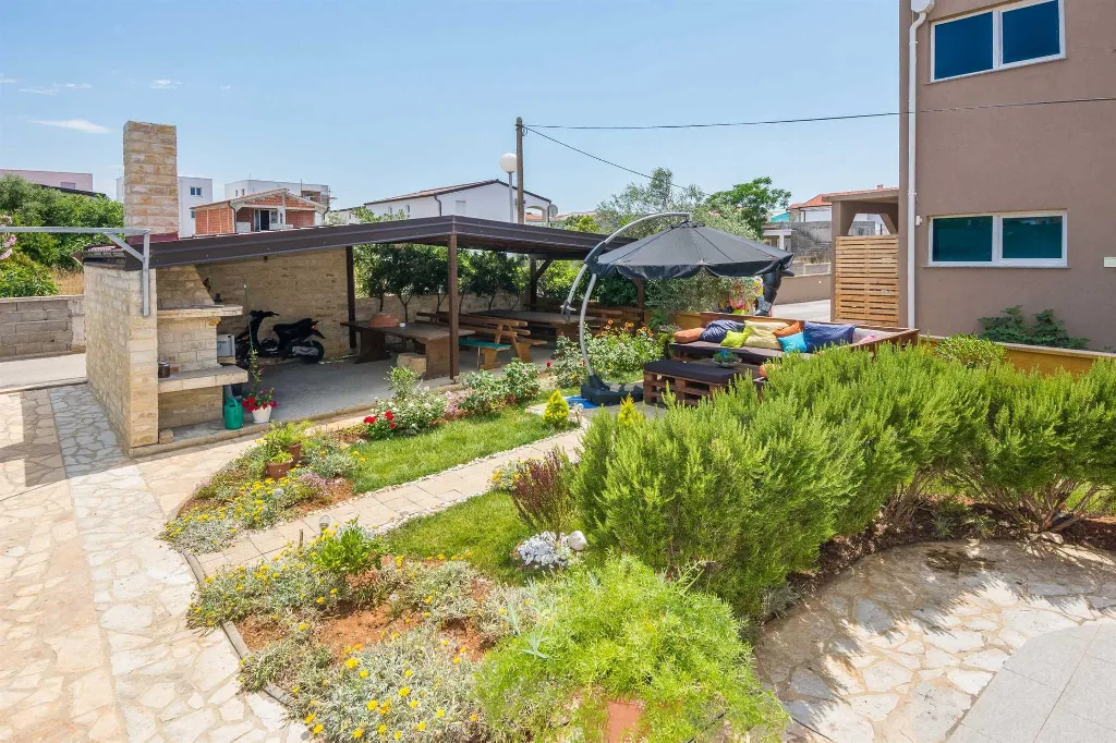 Air-Conditioned Apartment for 2-4 Guests in Vir