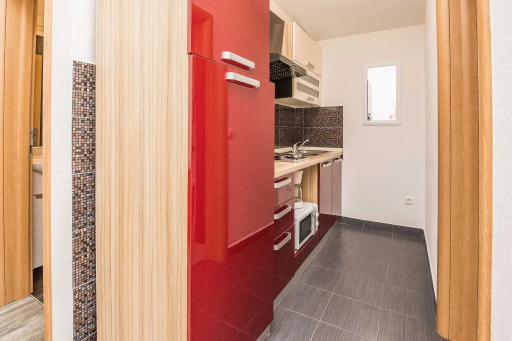 Apartment in Vir for 2-4 Guests with Balcony
