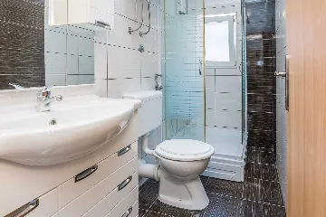 Apartment in Vir for 2-4 Guests with Balcony