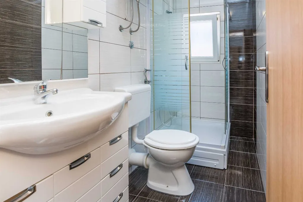 Apartment in Vir for 2-4 Guests with Balcony
