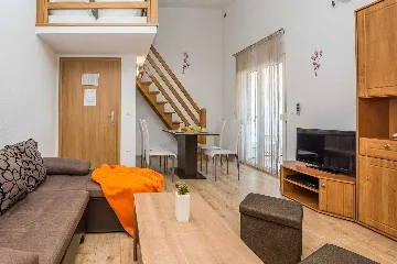 Apartment in Vir for 2-4 Guests with Private Balcony