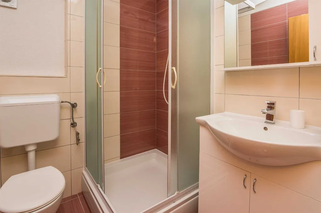 Apartment in Vir for 2-4 Guests with Private Balcony
