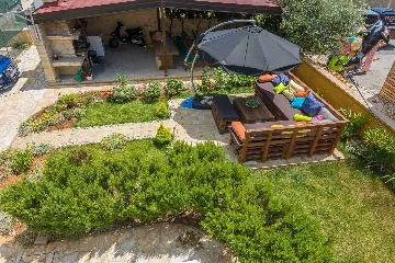 Apartment in Vir for 2-4 Guests with Private Balcony