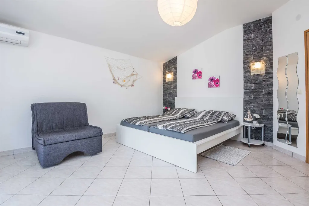 Studio in Vir for 2–3 Guests with Balcony