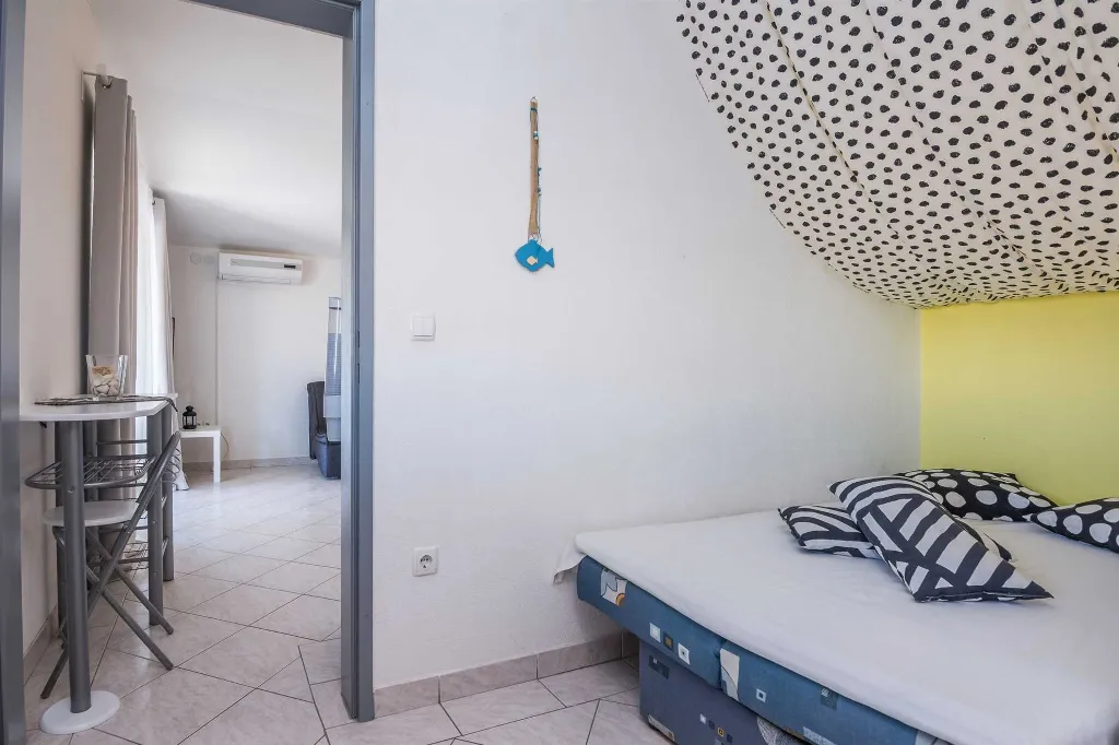Studio in Vir for 2–3 Guests with Balcony