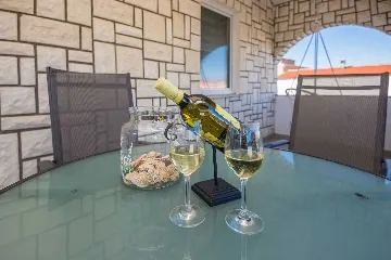 Studio in Vir for 2–3 Guests with Balcony