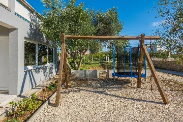 Vir Apartment for 4-6 Guests with Balcony